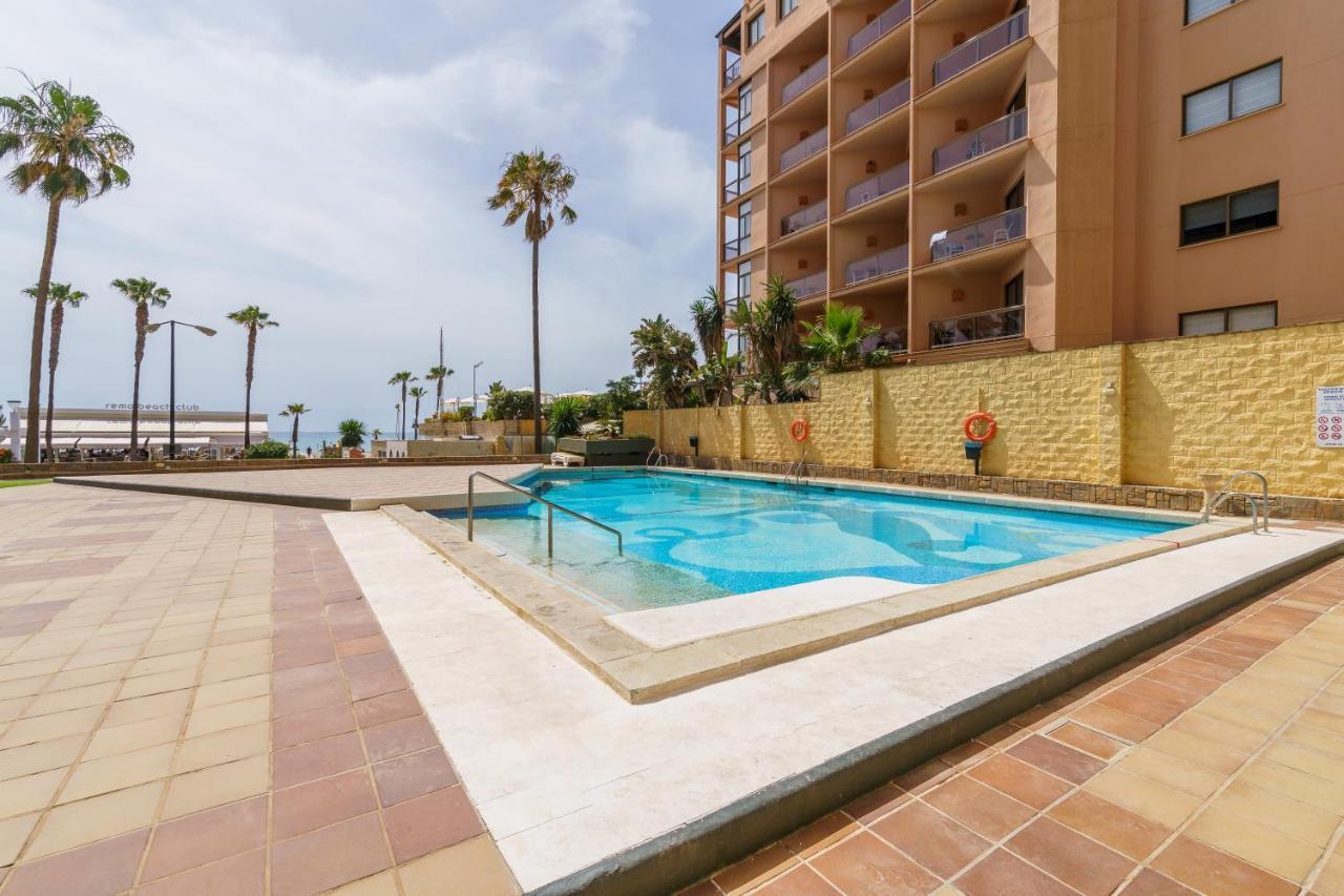 First Line , Cosy And Comfortable + Swimming Pool Appartement *