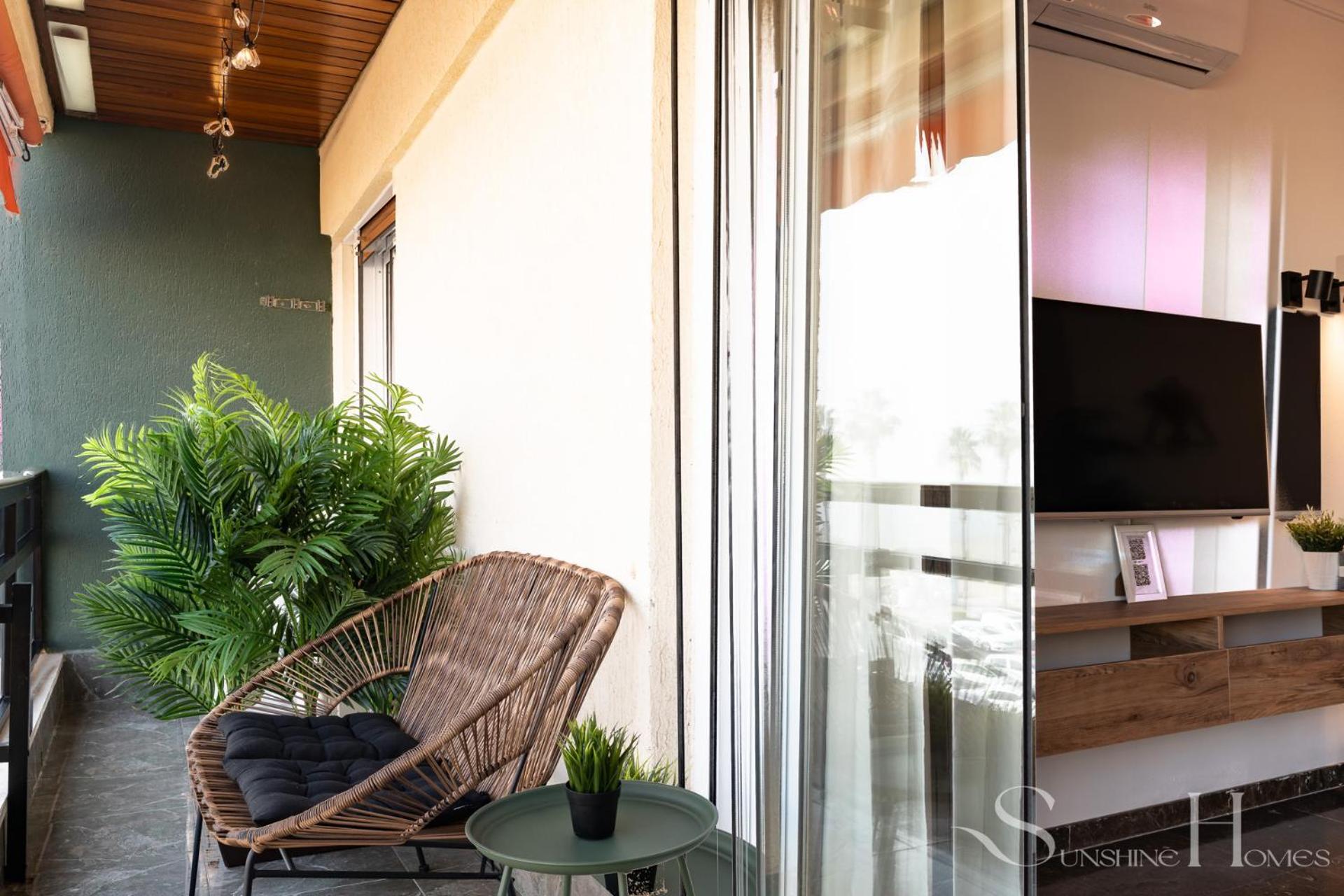 First Line , Cosy And Comfortable + Swimming Pool Appartement